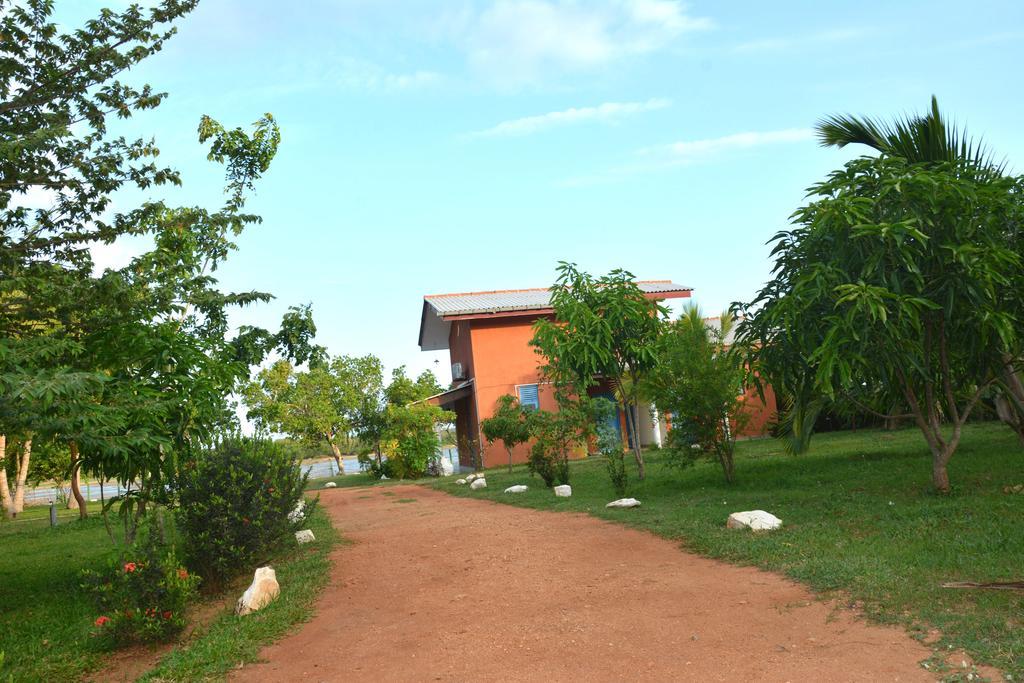 Serenity Lake Resort Yala Tissamaharama Exterior photo